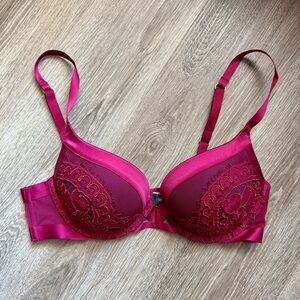 BNWOT Victoria’s Secret Lace & Satin Push Up Bombshell Bra - Magenta - 34B